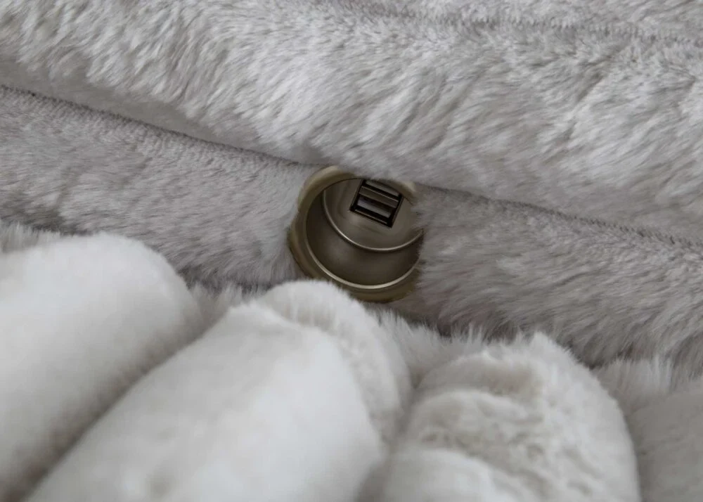 Nestle Recliner With Dual Cupholders And Charging Ports